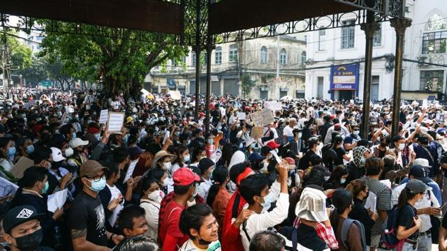 Myanmarda askeri darbe protestoları sürüyor