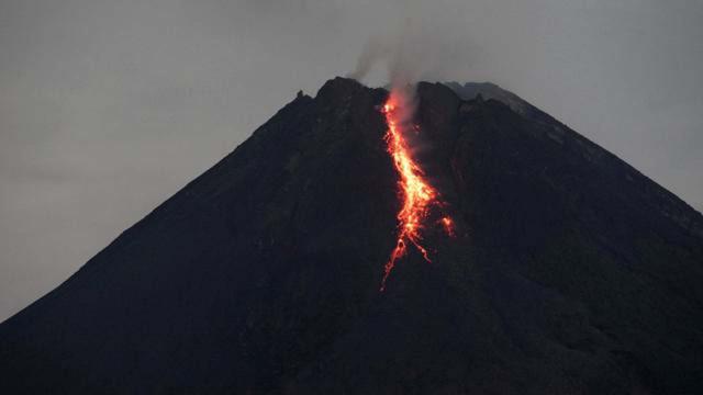 Sinabung Yanardağında patlama