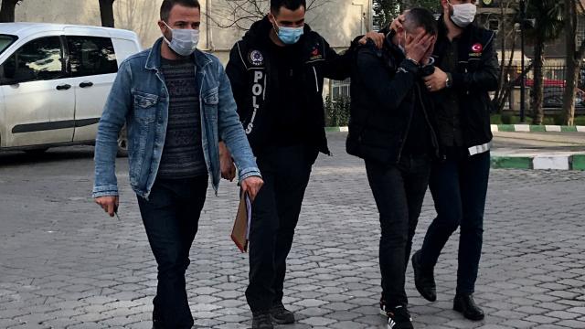 Uyuşturucu operasyonunda sayfaları kesilerek kitaba gizlenen hassas terazi ele geçirildi