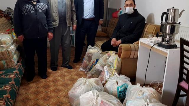 Kırşehirde iki din görevlisi cemaatin desteğiyle mahalledeki ihtiyaç sahiplerinin yardımına koşuyor