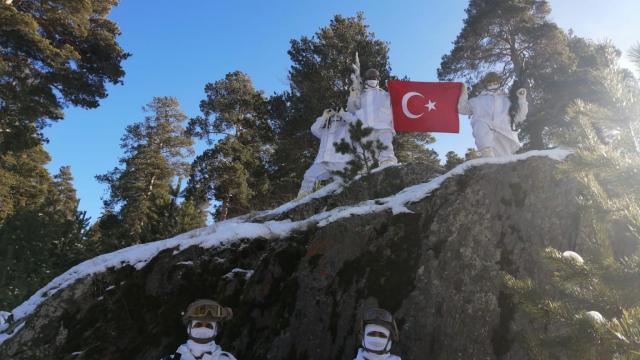 Ardahanda jandarma timleri yaylaları didik didik arıyor