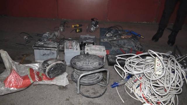 Otomobillerden 40 bin liralık akü çalan şüpheliler yakalandı