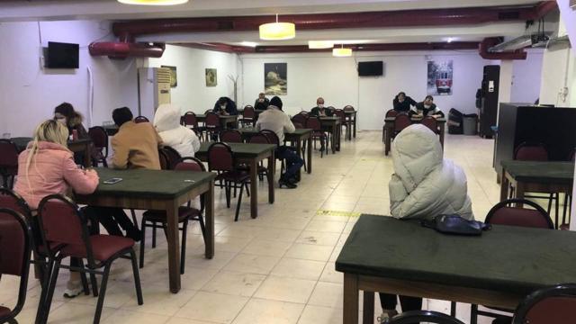 Kumar oynatılan dernek binasındaki 34 kişiye para cezası