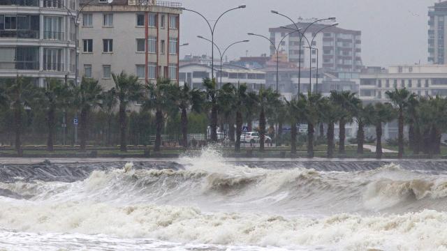 Meteorolojiden kuvvetli rüzgar ve fırtına uyarısı