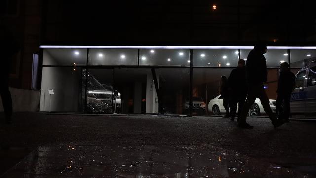 Bursada galeriden lüks otomobil çalındı