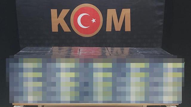 Hakkaride 2 bin 900 paket kaçak sigara ele geçirildi