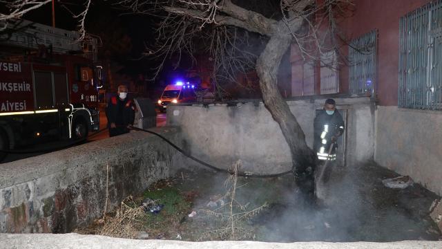 Bahçesindeki ağacı ateşe veren kişi gözaltına alındı