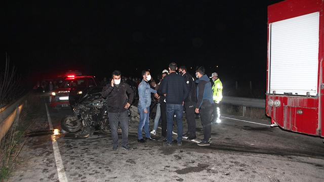 Antalyada iki otomobil çarpıştı: 6 ölü