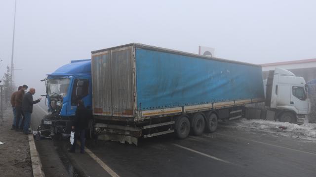 Ağrıda ikisi tır 3 aracın karıştığı trafik kazasında bir kişi yaralandı