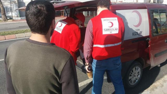 Kızılaydan Edirnedeki uluslararası öğrencilere gıda yardımı