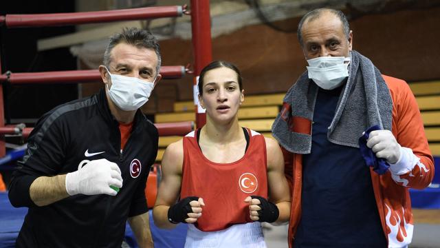Dört milli boksör Macaristanda yarı finale yükseldi