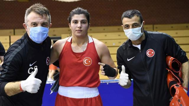 Macaristanda iki mili boksör finale kaldı