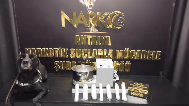 Antalyada uyuşturucu ticareti iddiasıyla 2 zanlı tutuklandı