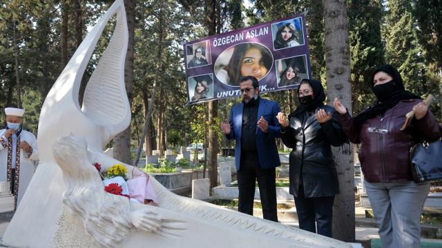Özgecan Aslan mezarı başında anıldı