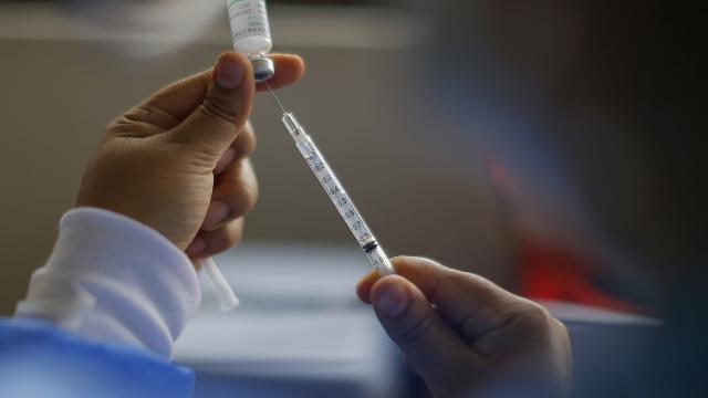 Peruda ilk aşı bir doktora yapıldı