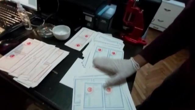 Jandarmadan sahte kimlik ve belge operasyonu