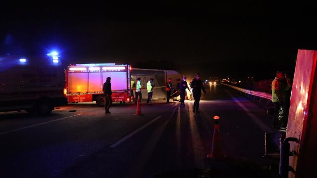 Bursada vince çarpan tır devrildi, sürücü hayatını kaybetti