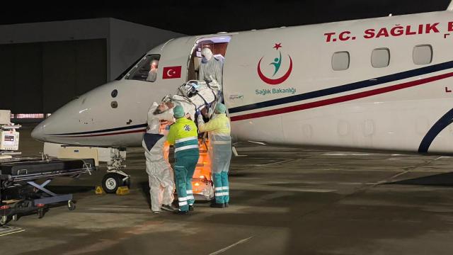Ambulans uçak Hollandada tedavisi son verilmek istenen Türk için havalandı
