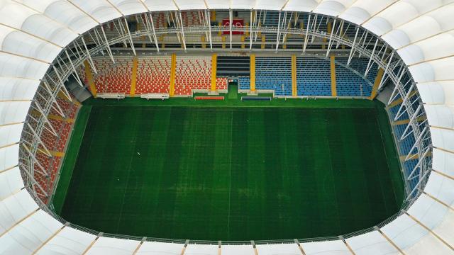 Yeni Adana Stadının açılışı ertelendi