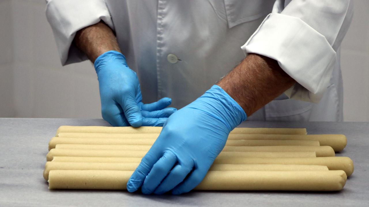 "Badem ezmesi sarayda sade kahveyle tüketilirdi"