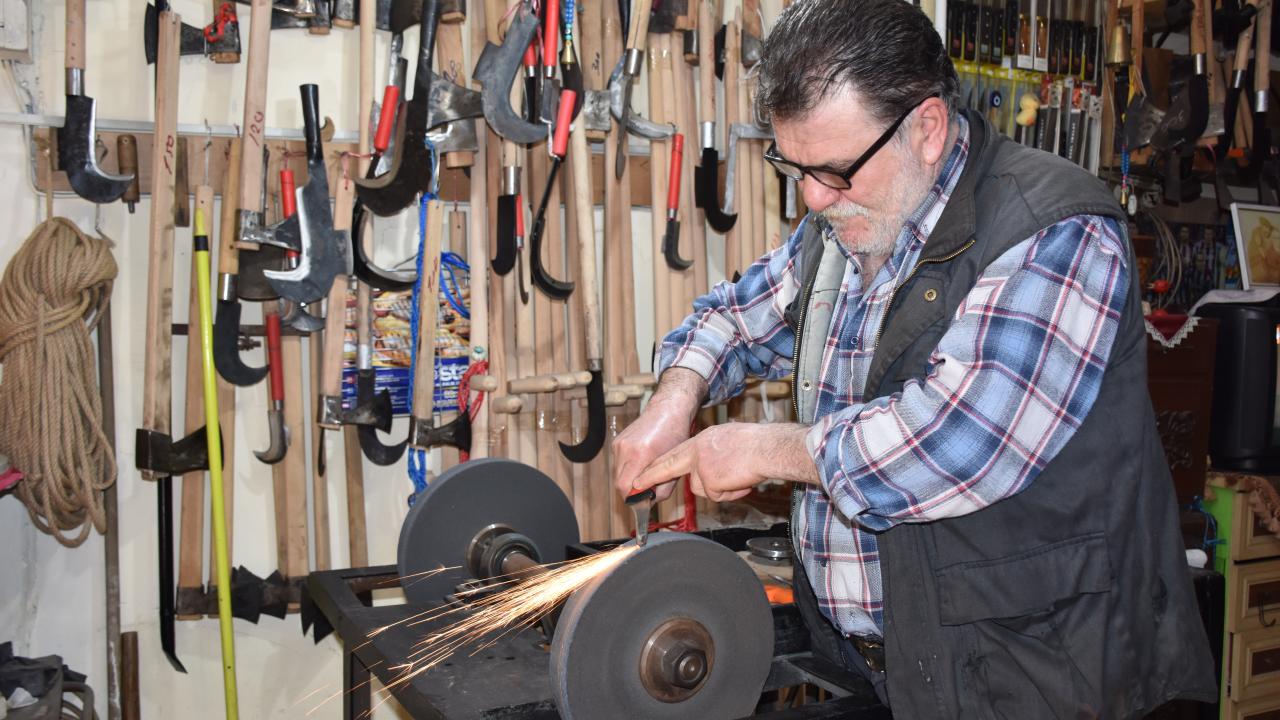 2 çocuk ve 4 de ​​​​torun sahibi 56 yaşındaki Nuray Bulut, eşiyle 19 yaşındayken severek evlendiğini söyledi.