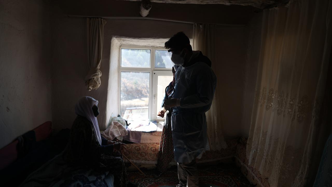 "Ben aşı nedir bilmem yavrum"