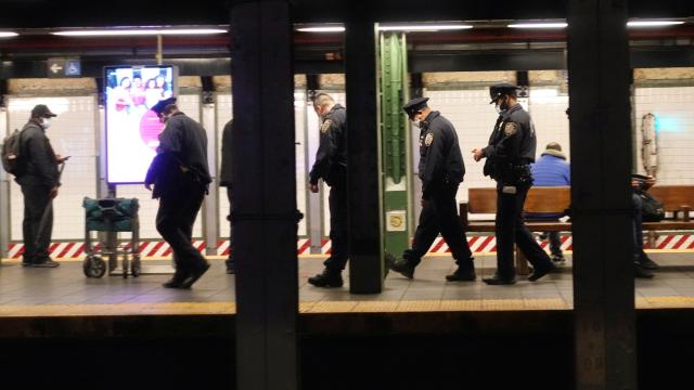 New York metrosunda bıçaklı saldırılar: 2 kişi hayatını kaybetti