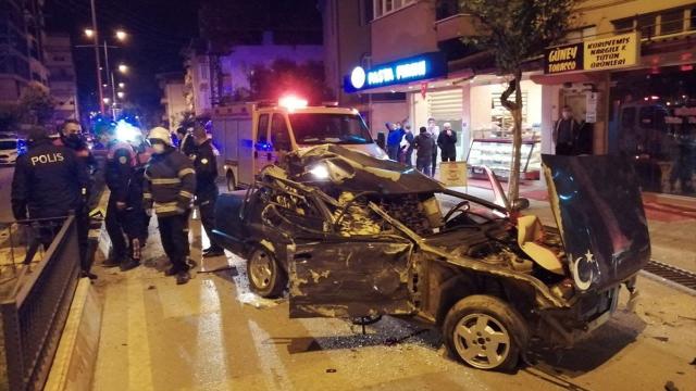 Aydında park halindeki araçlara çarpan sürücü ağır yaralandı