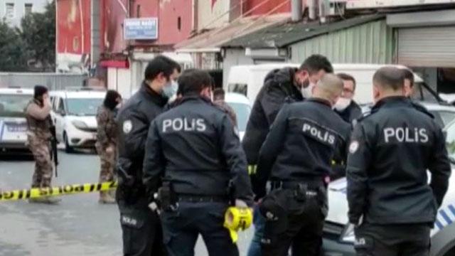 Esenyurtta kavgayı ayıran polis yaralandı