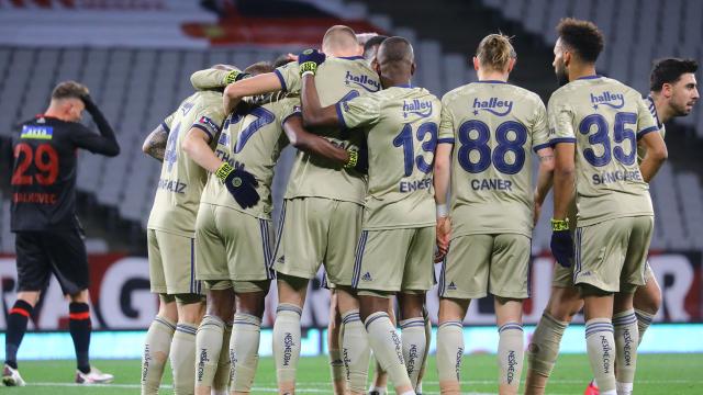 Fenerbahçe deplasmanda zirvede
