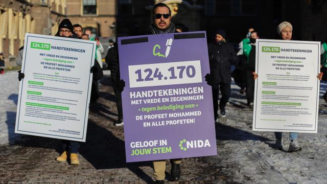 Hollandada Hz. Muhammede hakaretin suç sayılması için 124 bin 170 imza