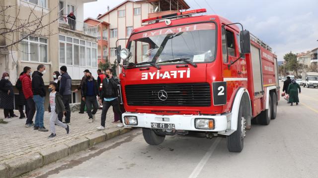 Ispartada bir evde çıkan yangında baba ve kızı yaralandı
