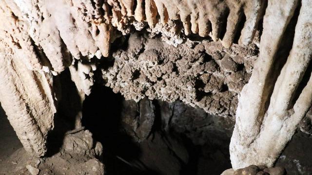 Pamukkalede beyaz traverten oluşumlu mağara keşfedildi
