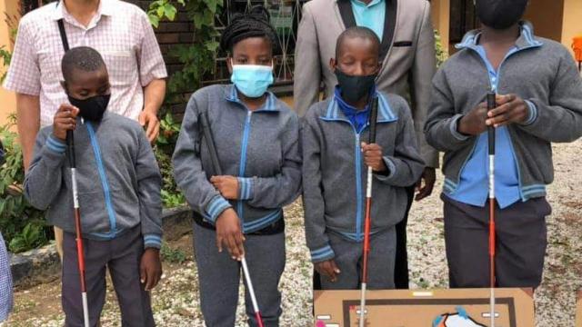 Zambiyadaki görme engellilere Manisadan eğitim materyali gönderildi