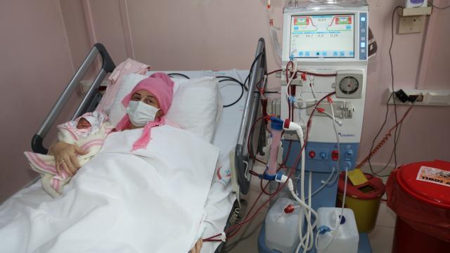 Böbrek nakli bekleyen annenin 21 yıllık çocuk özlemi mutlu sona ulaştı