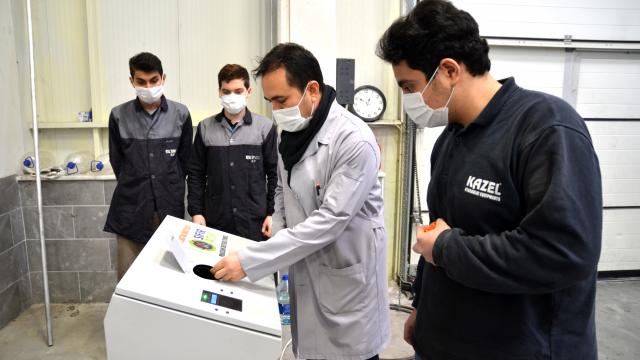 Meslek liseli öğrenciler plastik atıkları hammadeye dönüştürüyor