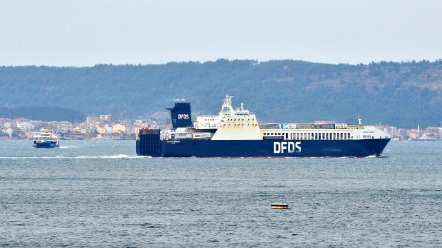Yangın çıkan Ro-Ro gemisi hasar tespit için İstanbula gidiyor