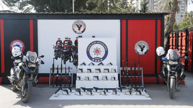 Adanada polis denetimi: 56 silah ele geçirildi