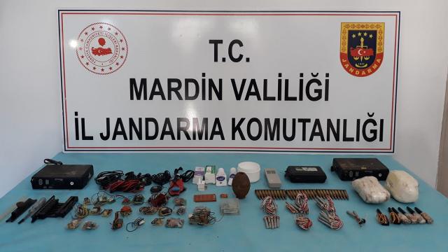 Mardinde PKKlı teröristlerin kullandığı depolar imha edildi