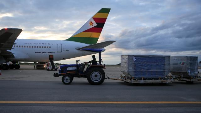 Zimbabve, Çin aşılarının ilk kısmını teslim aldı