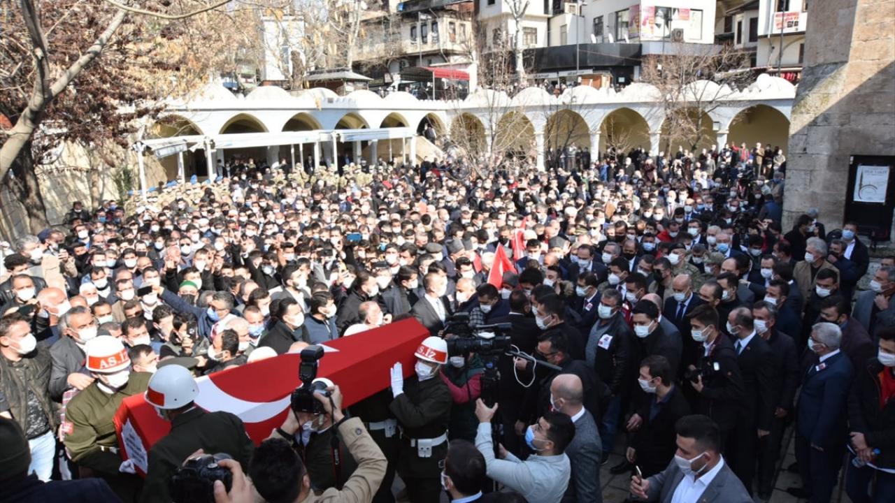 Şehit Uzman Çavuş Hüseyin Sarı son yolculuğuna uğurlandı