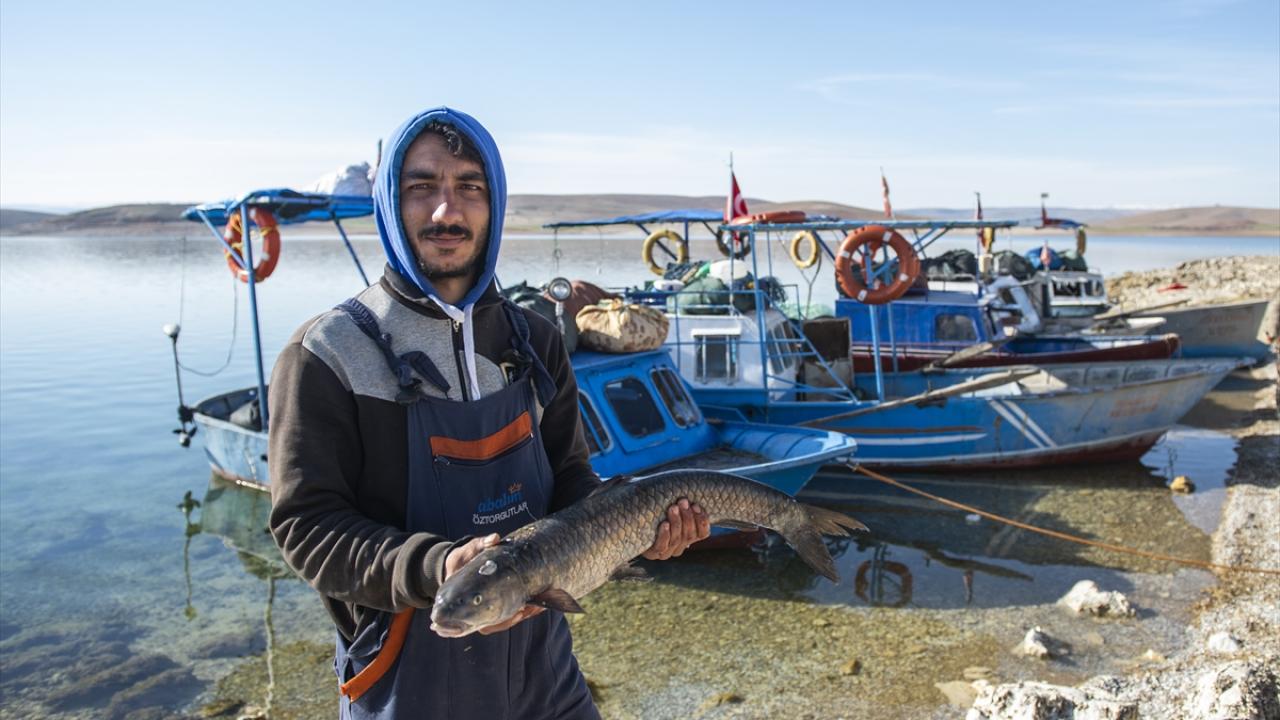 Soğuk kış günlerinde mesaileri zorlu geçiyor