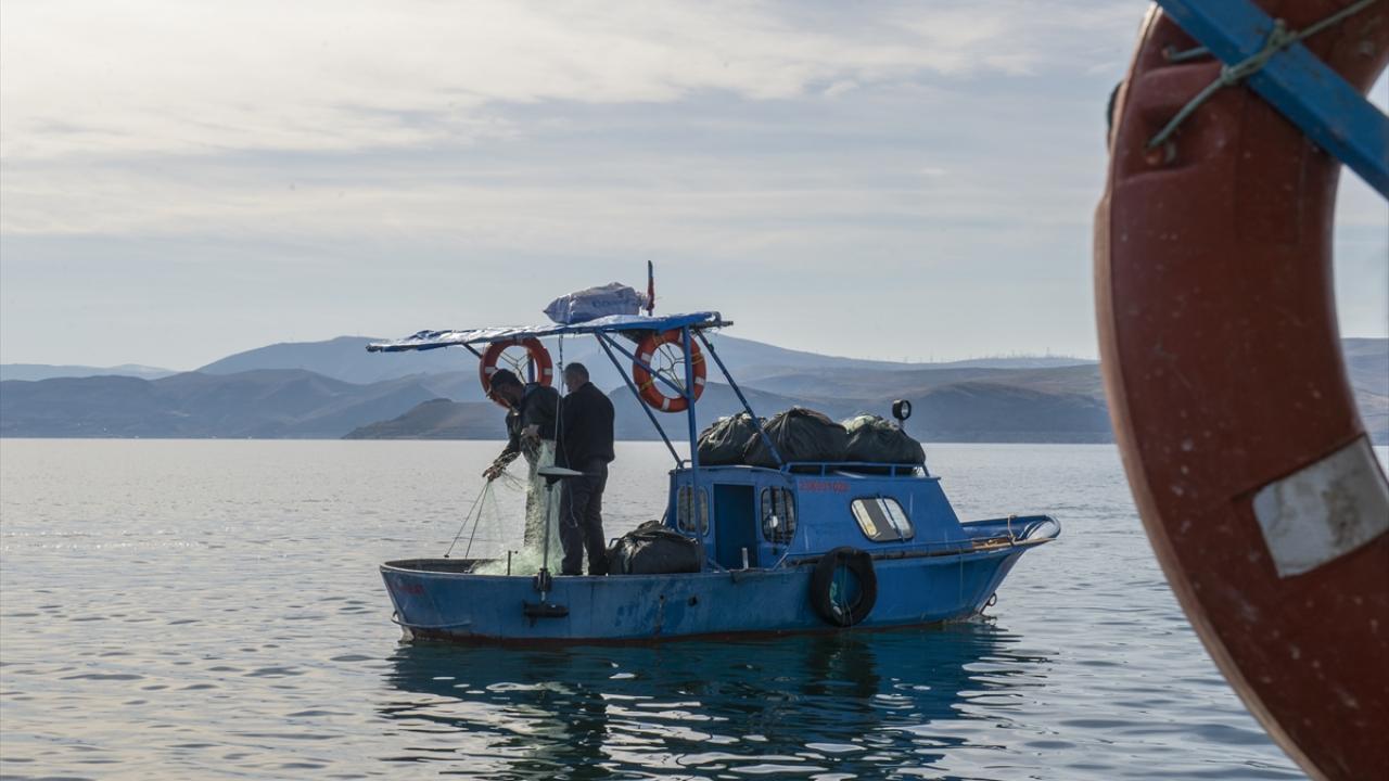 Keban Baraj Gölü, köylülerin ekmek kapısı oldu