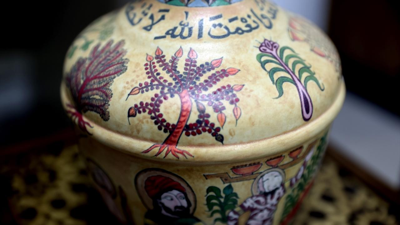 "Selçuklu çini eserleri devlet büyüklerine takdim ediliyor"