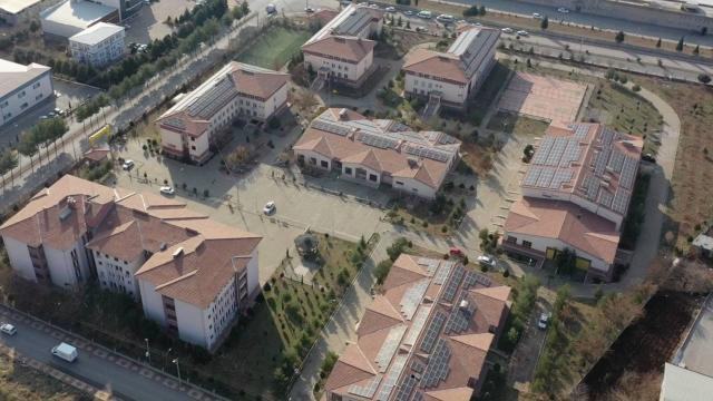 Adıyamanda okul çatıları güneş tarlası oluyor