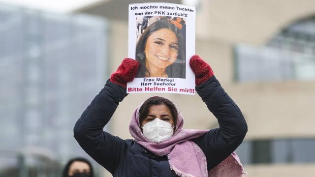 Almanyada PKK tarafından kızı kaçırılan anne eylemini sürdürüyor