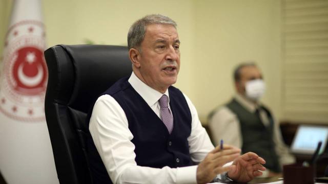 Bakan Akar, video konferans toplantısı düzenledi