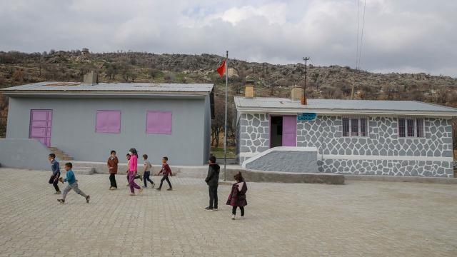 Diyarbakırlı çocuklar Mame Thiamı köylerine bekliyor