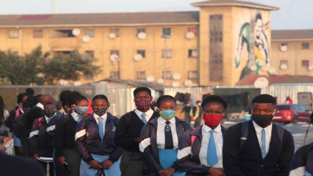 Güney Afrika Cumhuriyetinde okullar yeniden açıldı