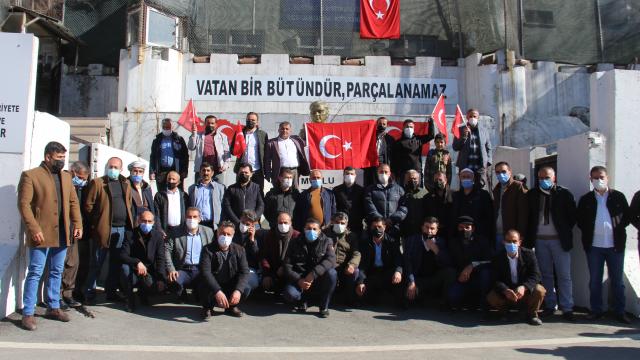 Hakkaride, 13 Türk vatandaşının şehit edilmesine tepki gösterildi